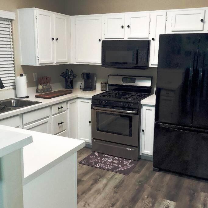 New Beautifully Remodeled Home In Las Vegas Exterior photo