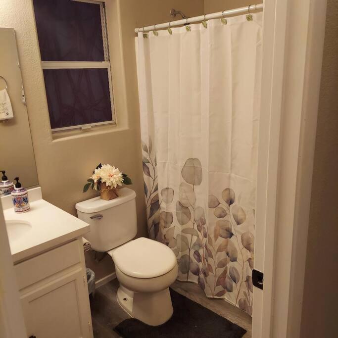 New Beautifully Remodeled Home In Las Vegas Exterior photo
